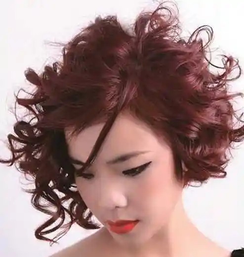 女人味短发烟花烫发型图片