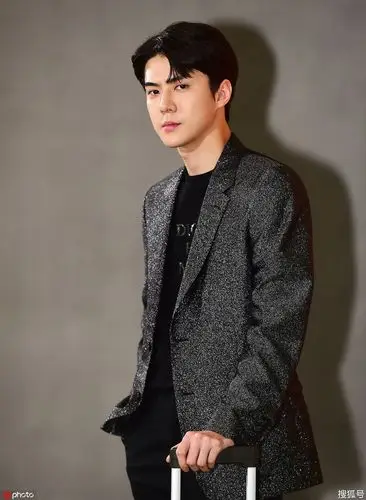 exo吴世勋星空礼服诠释贵族感随意一站就是画报