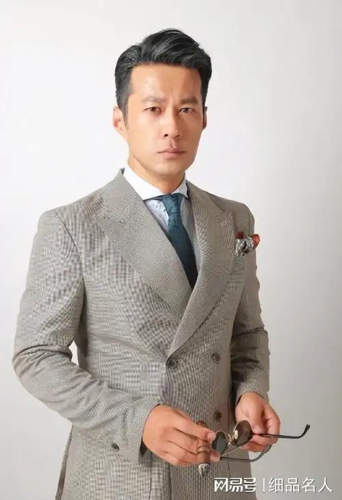 著名演员谭凯:免费当司机走上演艺路,他的孝心白发老母的眼泪