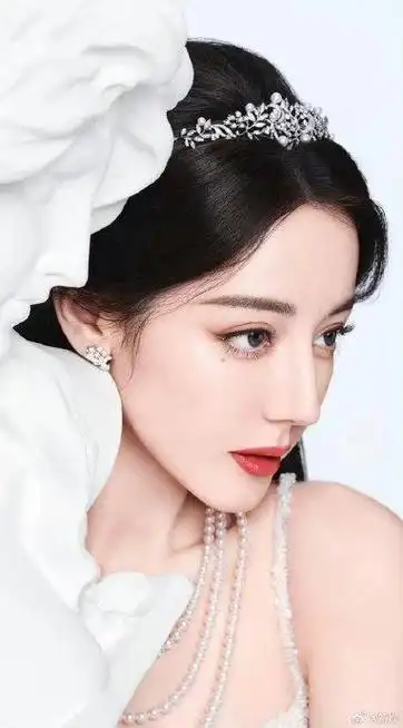 金鹤龙发了迪丽热巴仙女怼脸绝美瞬间