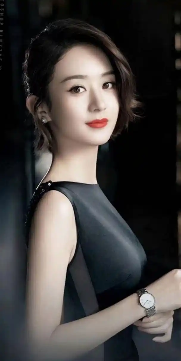 赵丽颖短发新造型# 赵丽颖是流量与实力兼并且有独立思想及原则的 ..