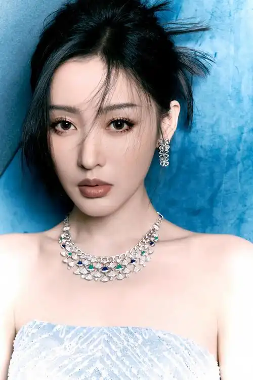 女明星张天爱时尚写真:气质女神,颜值担当