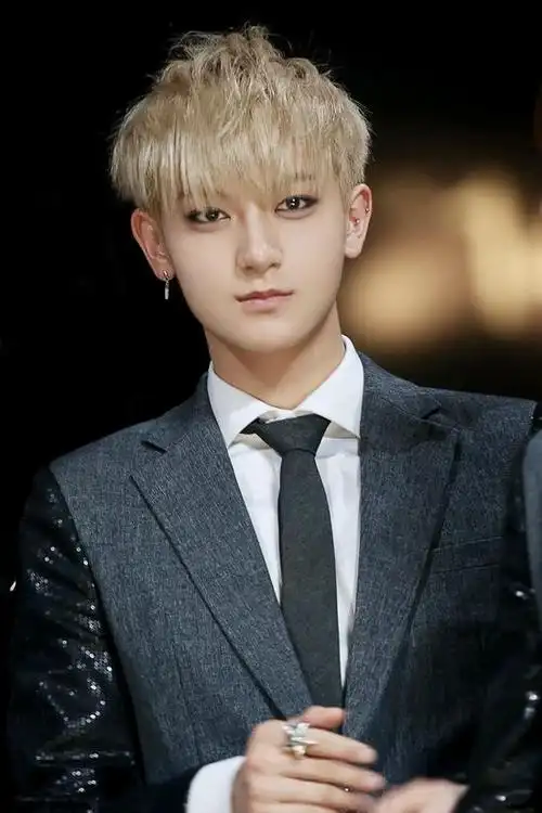 黄子韬疑似在韩抛售名车 退团传闻再添证据(图)