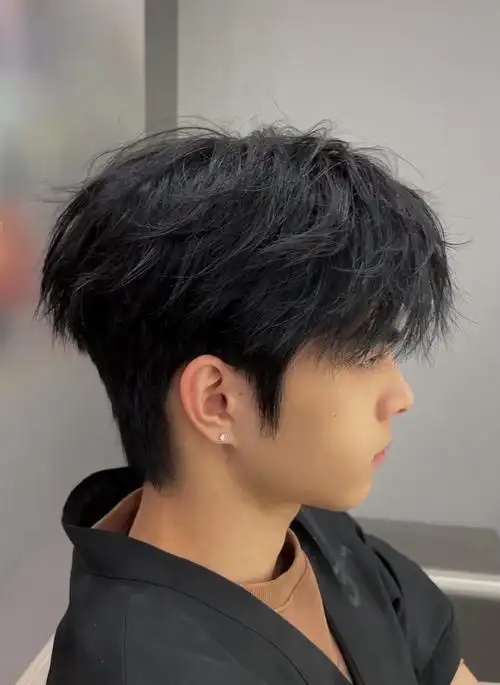 男生简洁发型