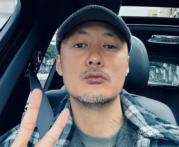 悼念安倍晋三遭网暴后,余文乐愈发憔悴不堪,在美国工作不再发博