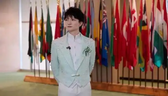 出息了!好声音虽败犹荣,周深联合国献唱惊艳四座,实力赢得尊重