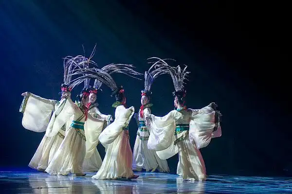 舞蹈《河洛风》舞台演出剧照