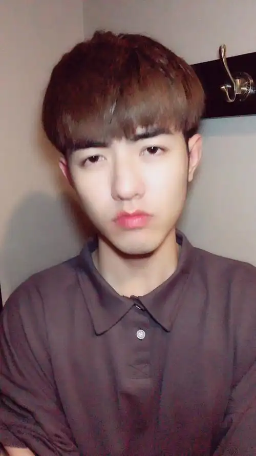 没戴眼镜,眼睛都看不清东西啦