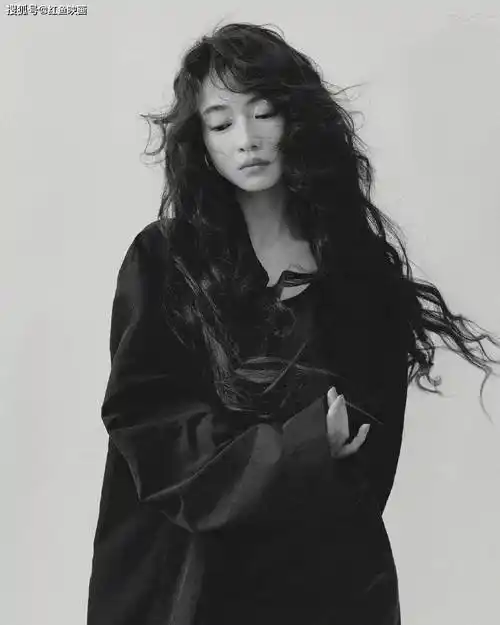 吴谨言 金色短发写真