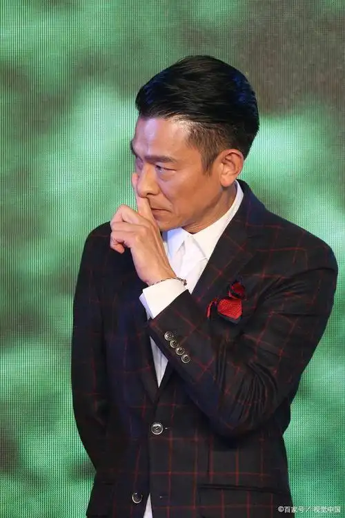 刘德华助阵,董宇辉直播间燃爆明星风暴,宁浩解密新电影红毯先生