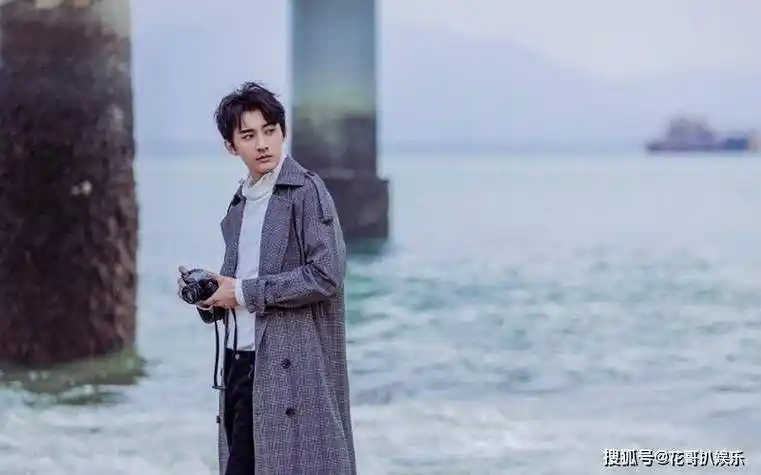 原创刘学义黑历史被扒出曾出演大尺度电影开黄腔辱女玩梗侮辱先烈