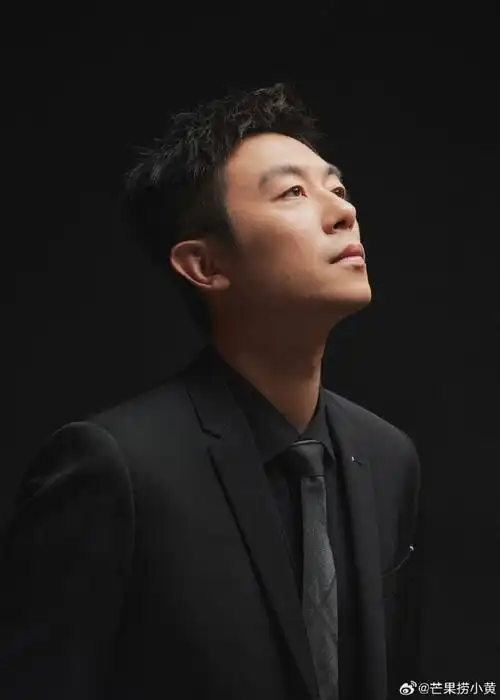 军出发图有点费脑#@朱亚文《志愿军:雄兵出击》首映典礼也太帅了吧!