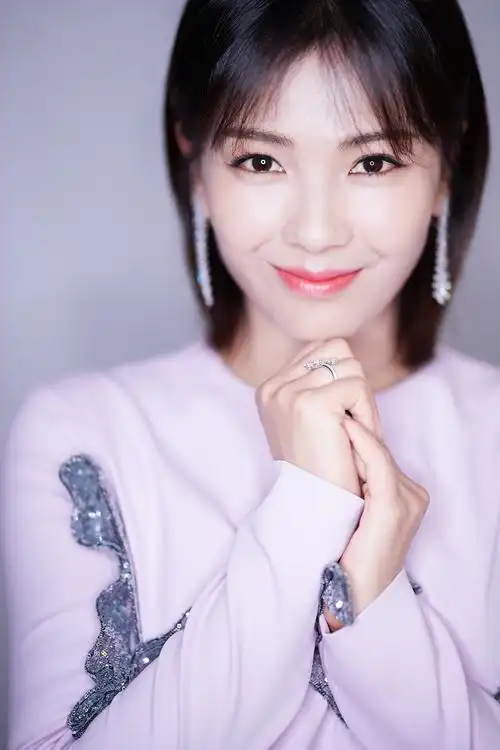 刘涛献唱湖南卫视跨年演唱会 一袭淡紫色长裙温婉吸睛__凤凰网