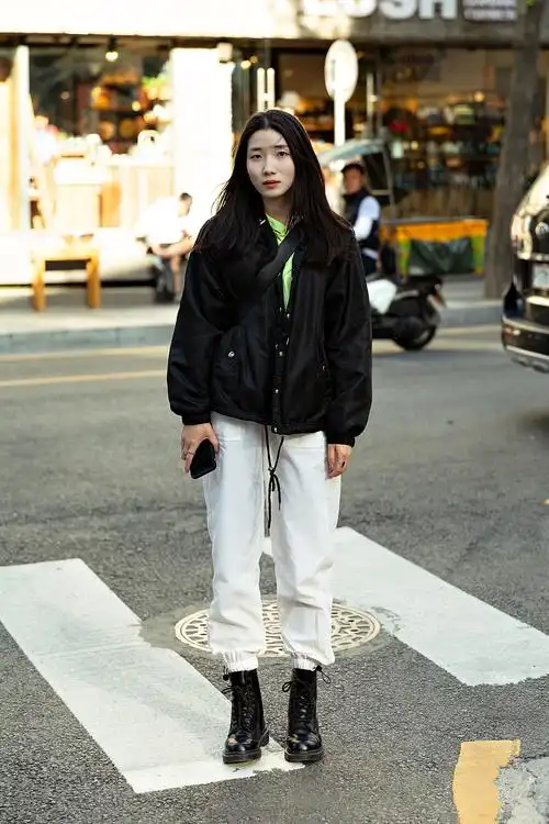 2019年春季首尔女性街头风格的第一个故事首尔街拍精选