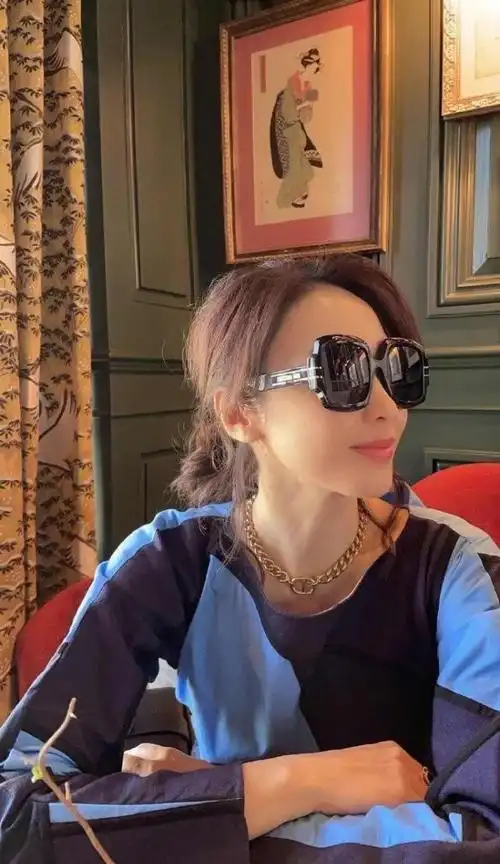 黎姿晒近照分享养生之道年过半百状态超好美人老去气质依旧