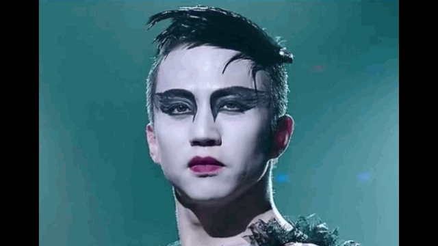 邓超黑天鹅舞蹈出镜回首掏停不下来被网友玩坏了