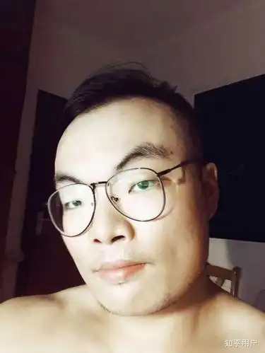 为什么有些 20 来岁的年轻人会看起来油腻?