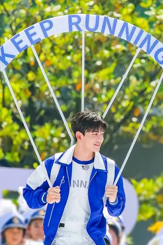 黄旭熙奔跑吧湖洲路透小目标100楼有新图评论区补充