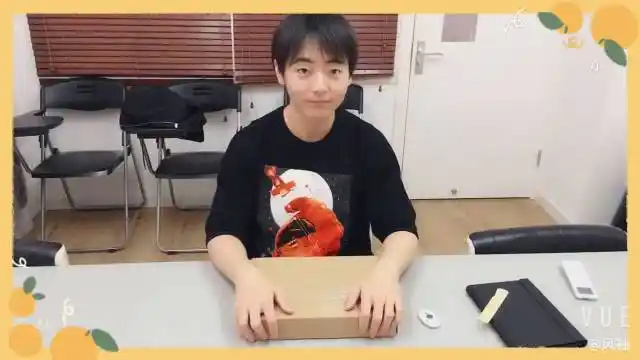 音熊-风袖 卷发关 10月31日抽一个小可爱,送出这套伪装学渣的周边!