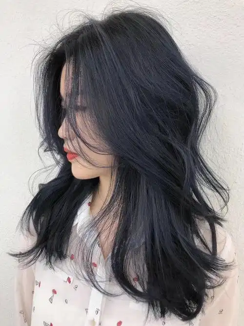 什么发色显白好看(女生染什么颜色的头发显得高级又减龄)-紫鱼翼