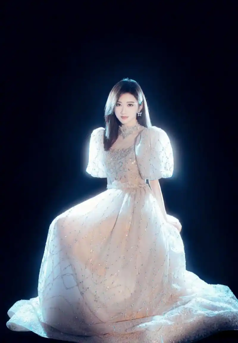 景甜最新近照,看这容光焕发的样子,应该是完全从张继科事件的阴影里走