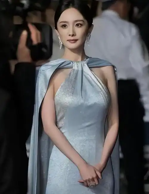 没作品却勇闯戛纳红毯,章子怡四个字评价杨幂演技,真相很扎心