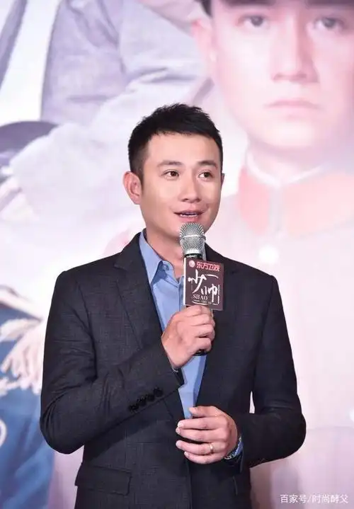 36岁文章大变样,疯狂健身一身"腱子肉",穿衣时髦变"小鲜肉"