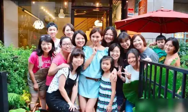 baby刘亦菲赵丽颖与路人合影被赞太美网友感叹人和人的差距怎么这么大