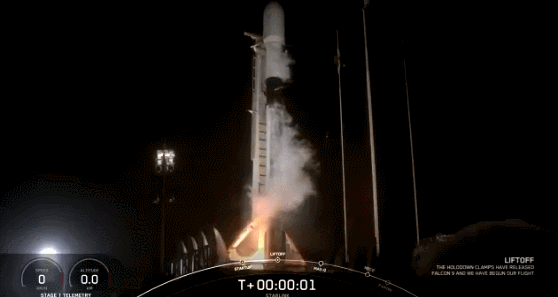 spacex 第 22 批 60 颗星链卫星搭载猎鹰 9 号火箭发射升空.