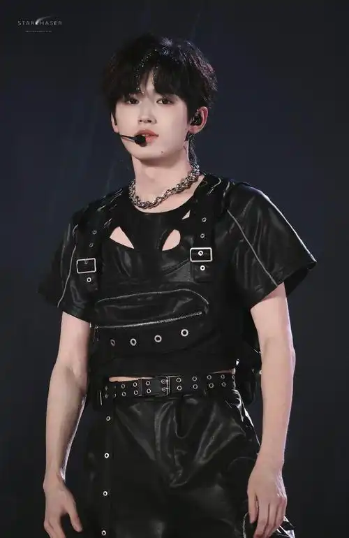 宋亚轩楼间楼演唱会##宋亚轩腹肌