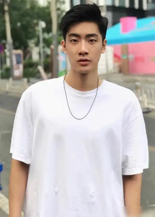 大长脸小虎牙1米87身高竟这么迷人网友他红只是时间问题