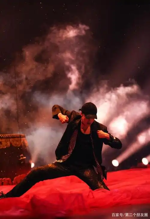 张艺兴又一经典舞台:夸父逐日嗨翻全场,尖叫连连!