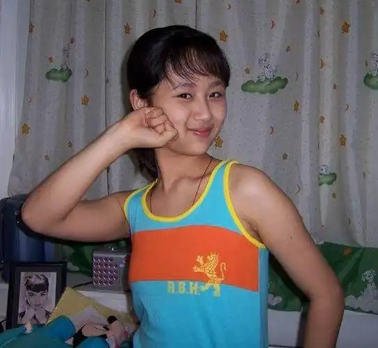 同是小雪,杨紫已经爱情事业两得意,但她只能卖"肉"遭暴打