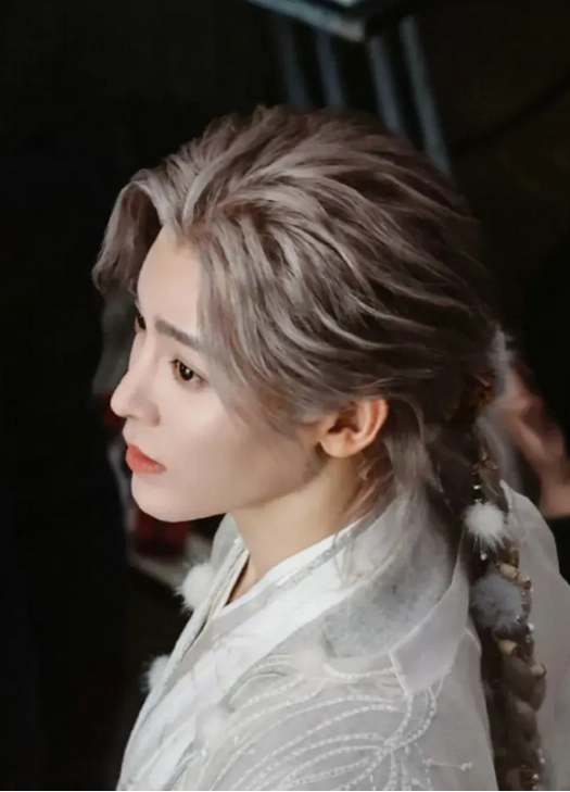 同样是白发造型一起看成毅马天宇檀健次你比较中意谁呢