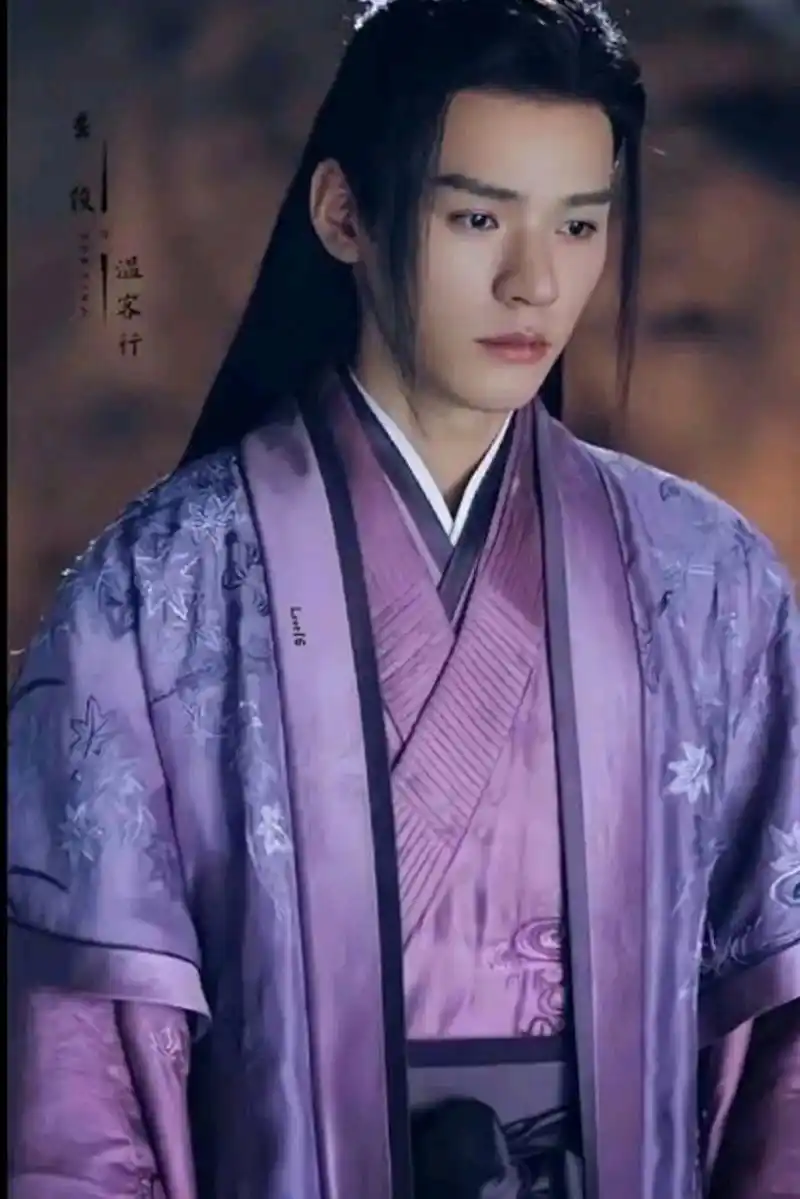 温客行上次穿着这么好看,让人印象深刻.