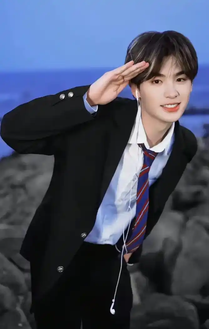 黄明昊封神照片 - 抖音