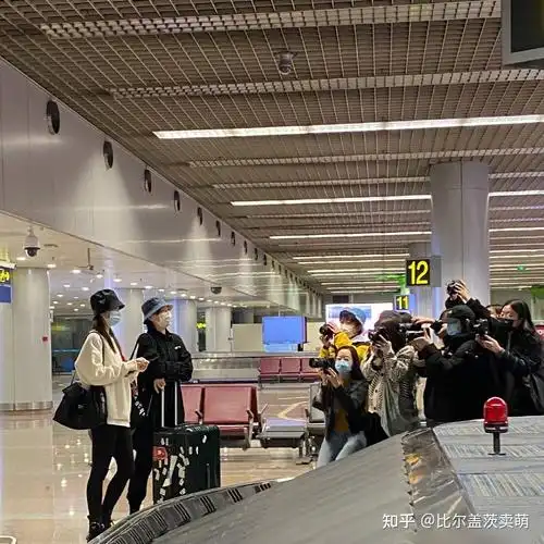 如何看待张歆艺调侃李斯丹妮和金晨散步