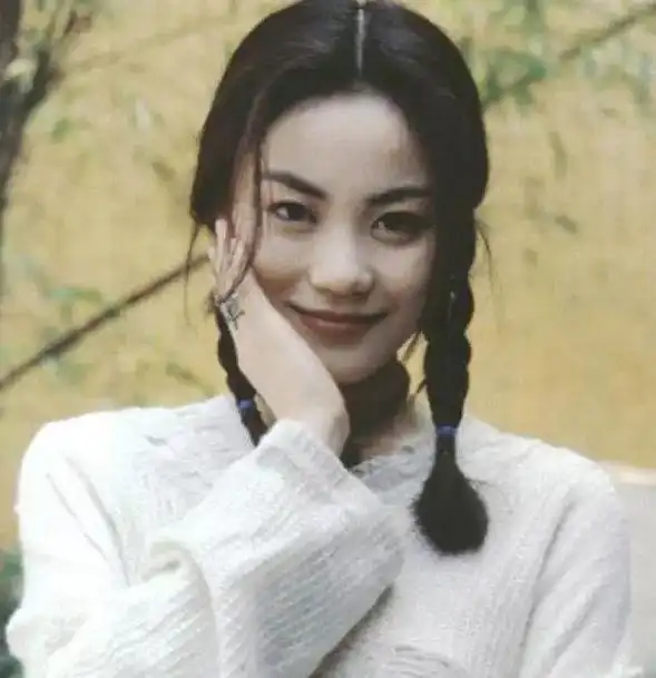 看到王菲年轻时的老照片,网友惊叹:我们菲姐,果然是童颜不老!