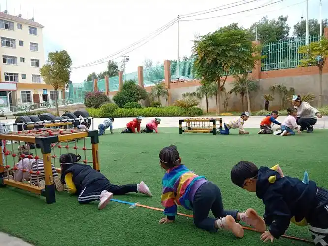 下庄镇中心幼儿园体育游戏公开课活动