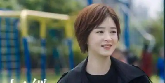 原创肉嘟嘟的蒋欣如今变鹅蛋脸只有90斤和靳东拍戏细腿抢镜