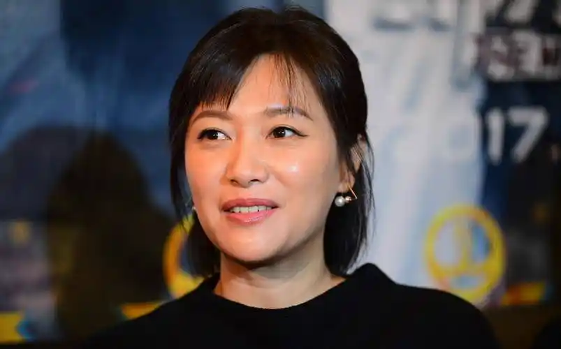 徐静蕾:睡遍京圈大佬,掌握最好的资源,她的资本之路过于平坦_王朔