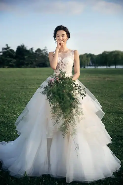 拍婚纱照可以有刘海吗 什么发型拍婚纱照好看