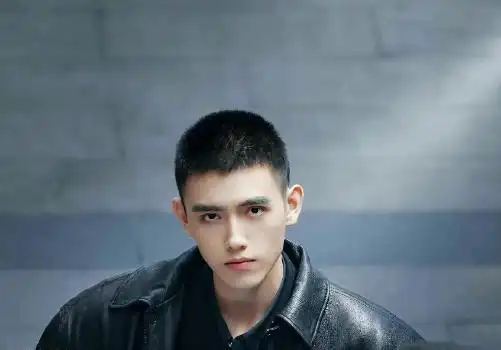 陈飞宇海外寸头生图,有着狂放的帅气