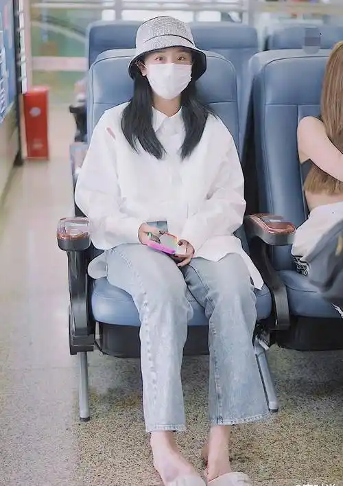 这个夏天不要再穿破洞裤了试试赵小棠的裂痕裤贼显瘦