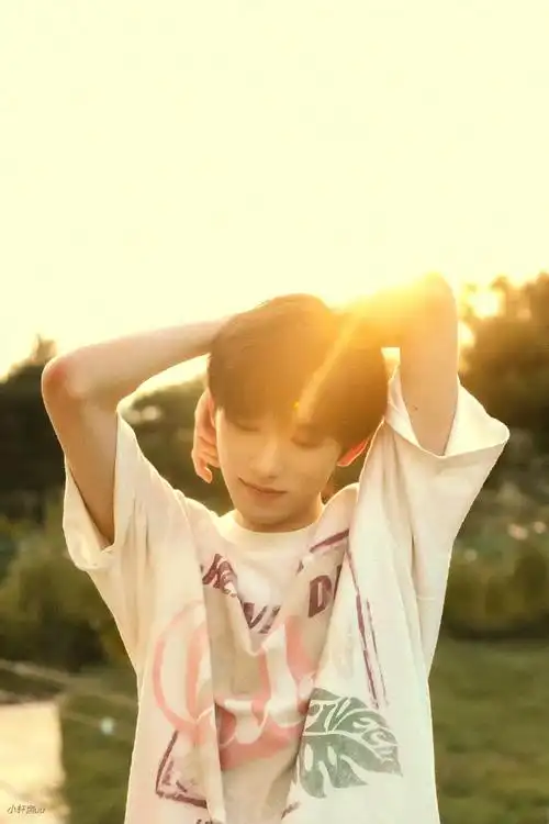 宋亚轩┊夕阳下壁纸(自修)#宋亚轩露营库存