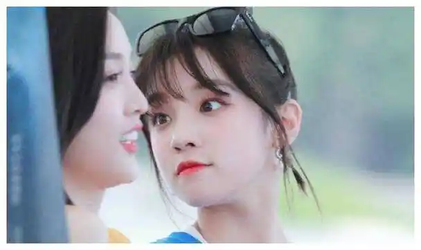 从路透图片中可以看到,萧敬腾,郑恺,蔡徐坤三人同框的画面,他们笑得