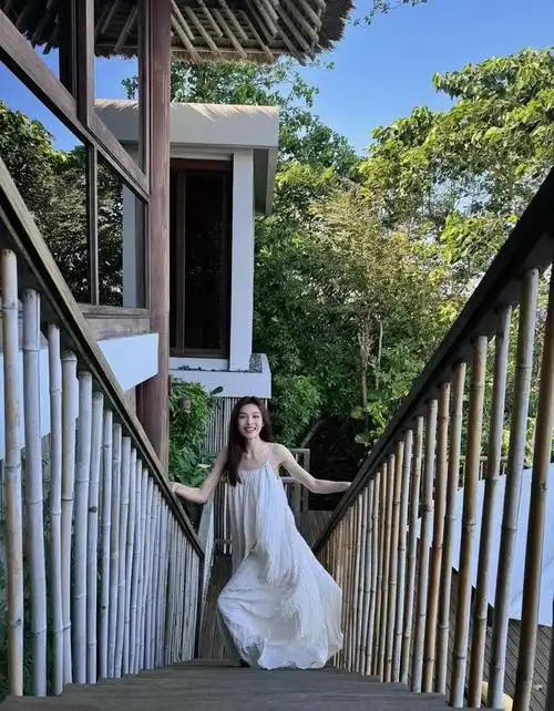 分享第二套钟楚曦泰国之旅美照钟姐这身材气质都是绝绝子