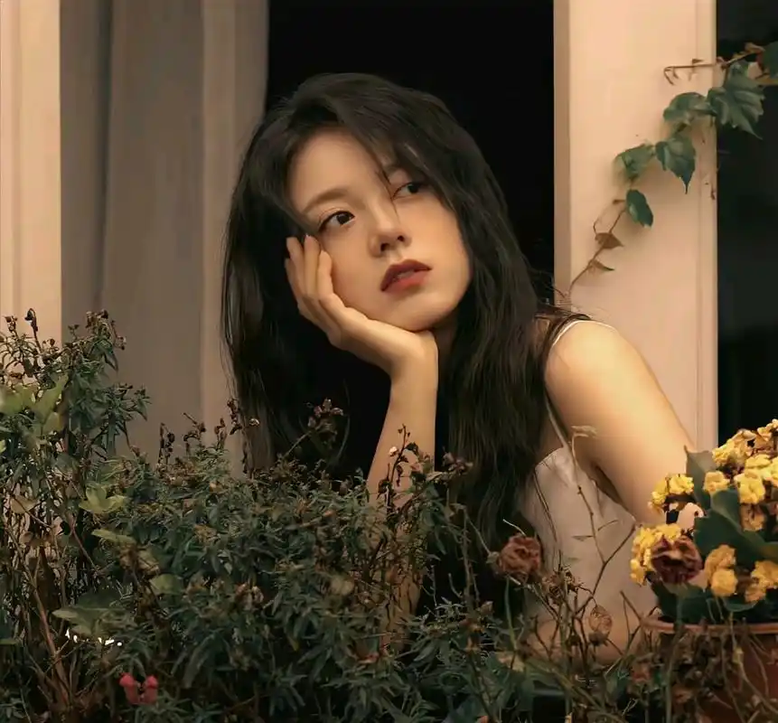 女生高级感头像|有些风景只能喜欢不能收藏