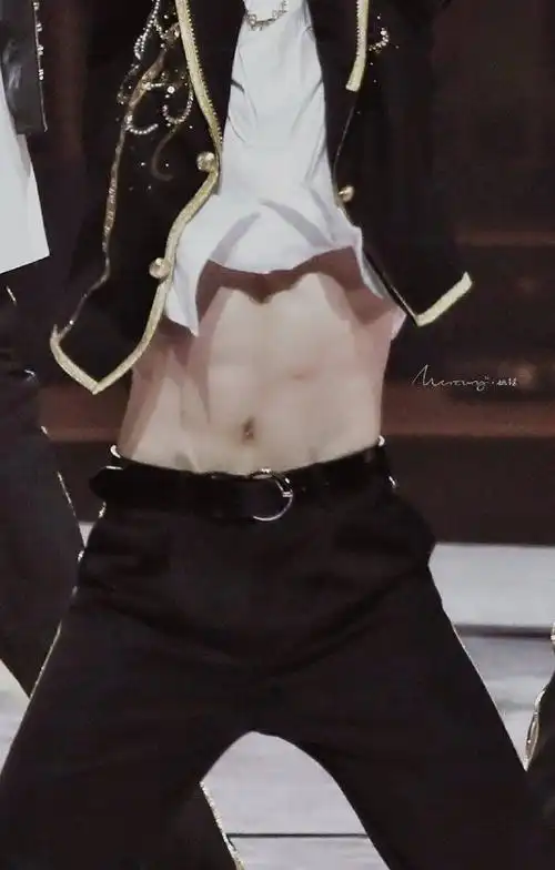 姚琛用腹肌开瓶盖