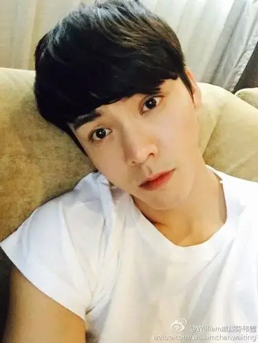 陈伟霆锅盖头自拍 呆萌可爱神似鹿晗(图)